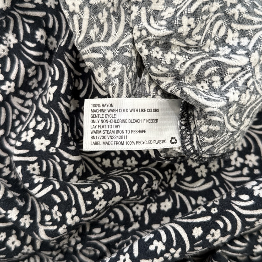Universal Thread Floral Top - Picture 4 of 4